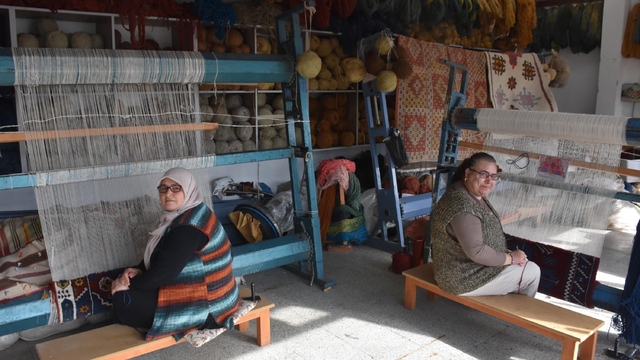 Bergamalı kadınlar ata mirası halıcılığa sahip çıkıyor