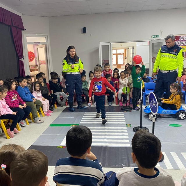 Kayseri'de jandarma 175 öğrenciye trafik eğitimi verdi