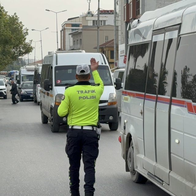 Adana'da gereksiz korna çalan 19 sürücüye para cezası kesildi