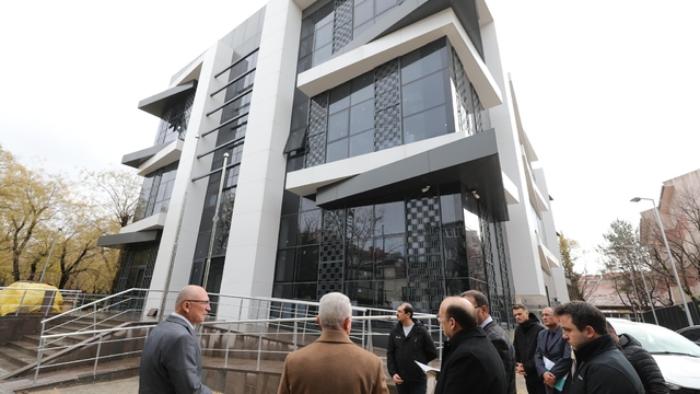 Kırklareli Valisi Turan, kütüphane inşaatında incelemede bulundu