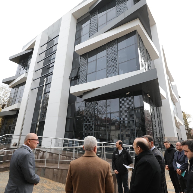 Kırklareli Valisi Turan, kütüphane inşaatında incelemede bulundu