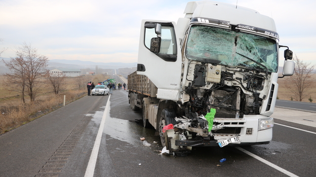 Yozgat'ta tır ile traktörün çarpışması sonucu 1 kişi yaralandı