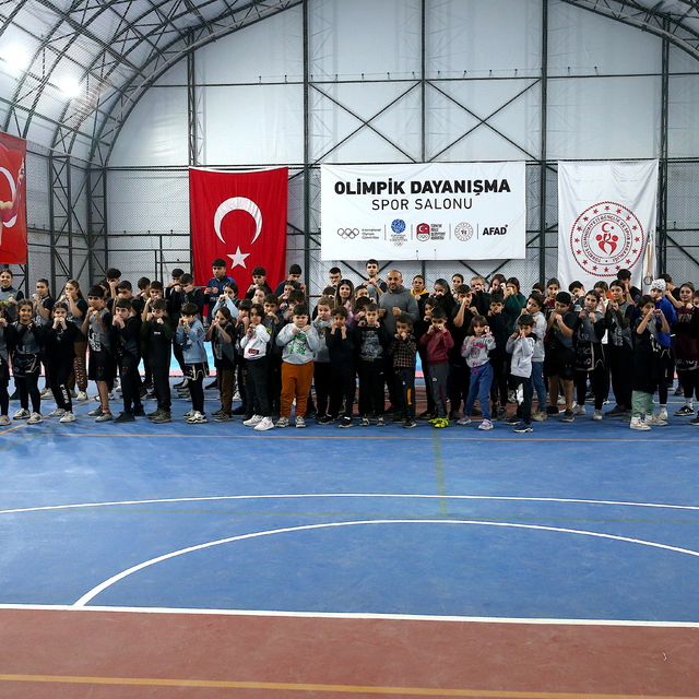 Hatay'da depremzede çocuklar 8 branştaki spor kurslarıyla geleceğe hazırlan...