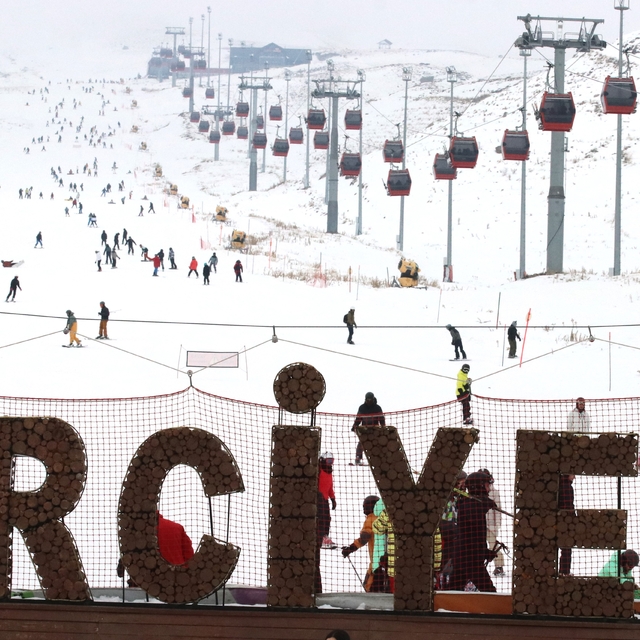 Kayak sezonunu 20 yıl sonra kasımda açan Erciyes'te hedef 3 milyon ziyaretç...