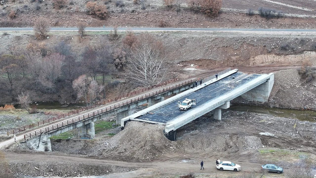 Güdül'de Kirmir Çayı geçişinde köprü inşası sürüyor