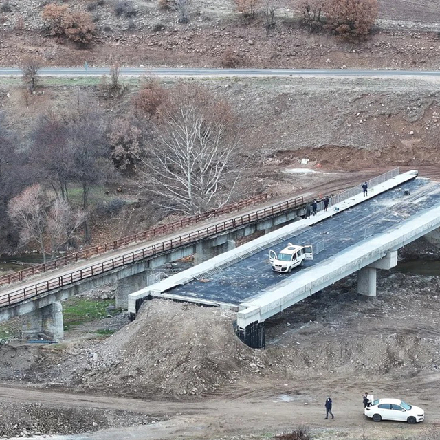 Güdül'de Kirmir Çayı geçişinde köprü inşası sürüyor