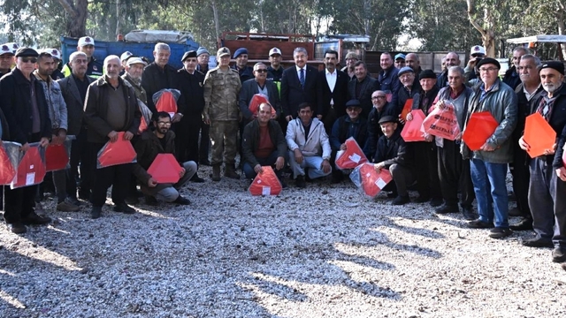 Osmaniye'de çiftçilere reflektör dağıtıldı