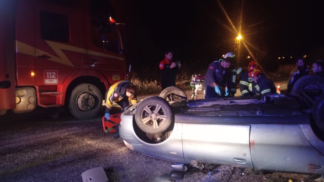 Denizli'de devrilen otomobildeki 1 kişi öldü, 3 kişi yaralandı