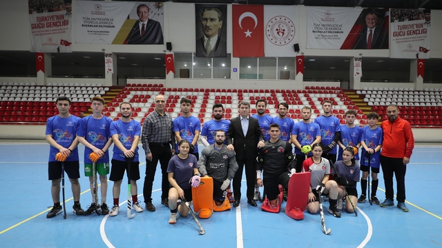 Amasya Valisi Bakan'dan hokey takımına ziyaret