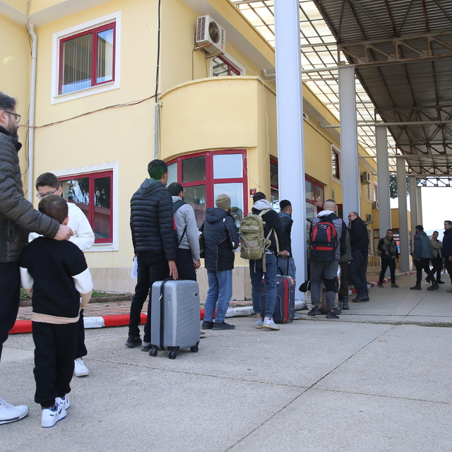 Yayladağı Sınır Kapısı'ndan Suriyelilerin ülkelerine dönüşü sürüyor