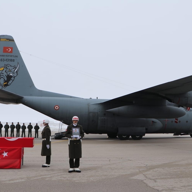 Şehit Nergiz'in cenazesi Erzurum'da; babası 'Susun, Taha uyuyor' diye bağır...