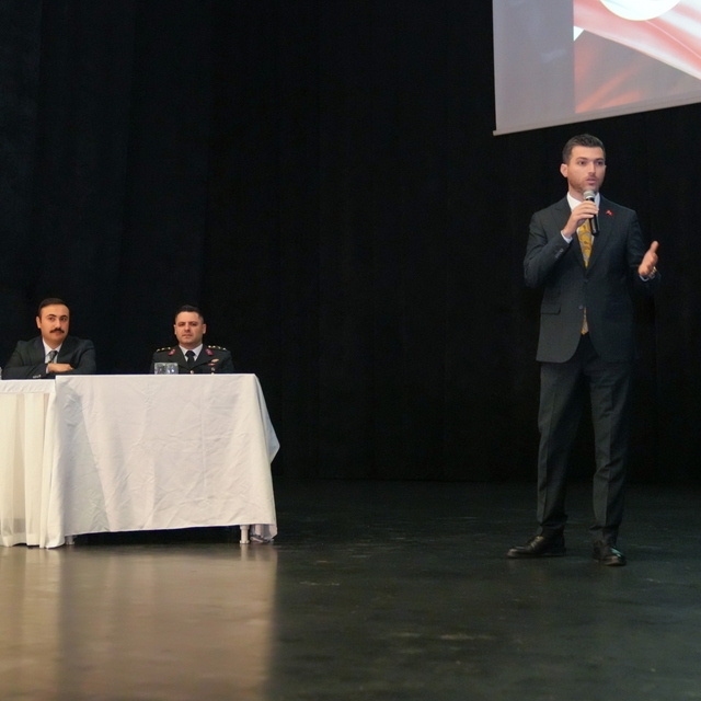 Erbaa'da "Mutluluğa Kurşun Sıkma" konferansı yapıldı