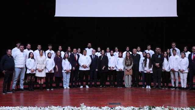 Niğde Ömer Halisdemir Üniversitesinde 34 aşçılık öğrencisi "beyaz önlük" giydi