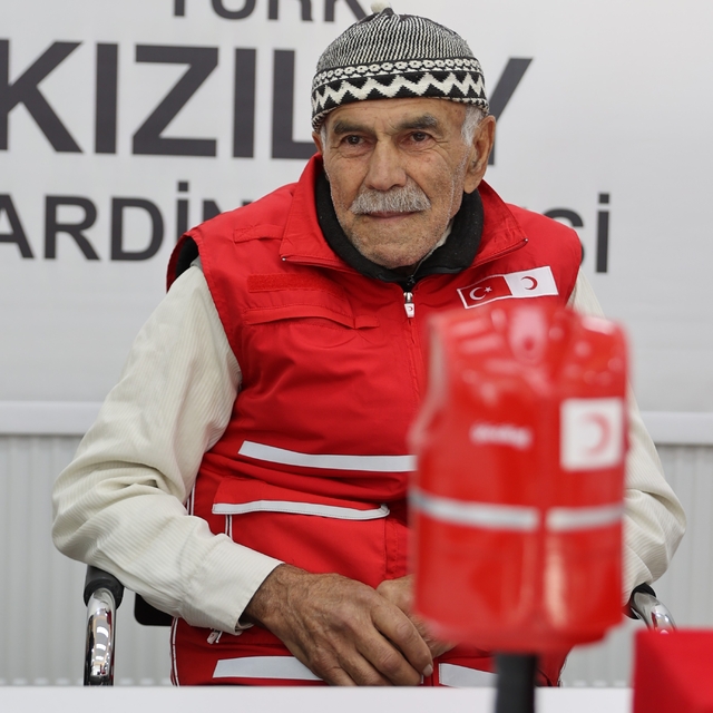 Ömrünü doğaya adayan Şeyhmus Erginoğlu "Kızılay Özel Ödülü"nü almaktan onur...