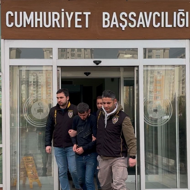 Tekirdağ'da karısının arkadaşını bıçakla öldüren, eşini de ağır yaralayan z...