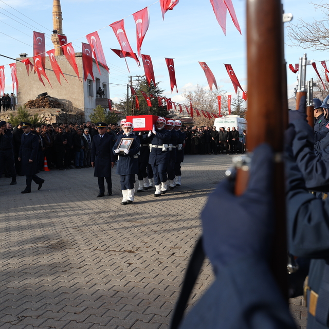 Şehit Astsubay Kıdemli Çavuş Hüseyin İpek Nevşehir'de son yolculuğuna uğurl...