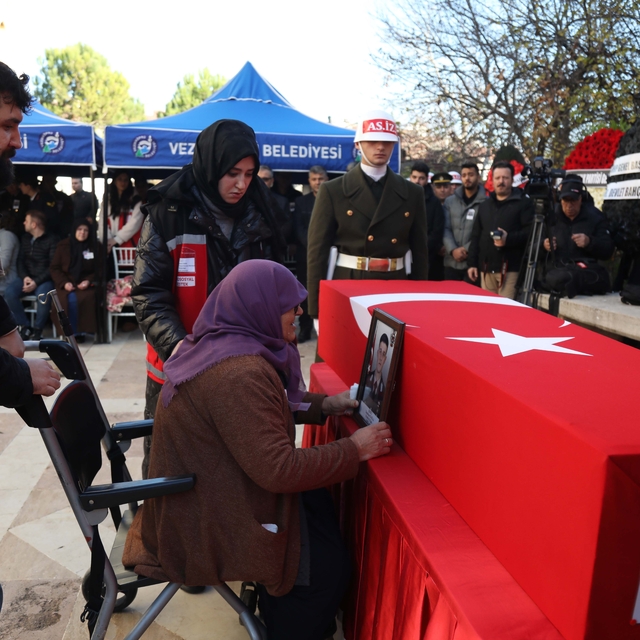 Isparta'da helikopter kazasında şehit olan Teğmen Dağlı, Samsun'da son yolc...