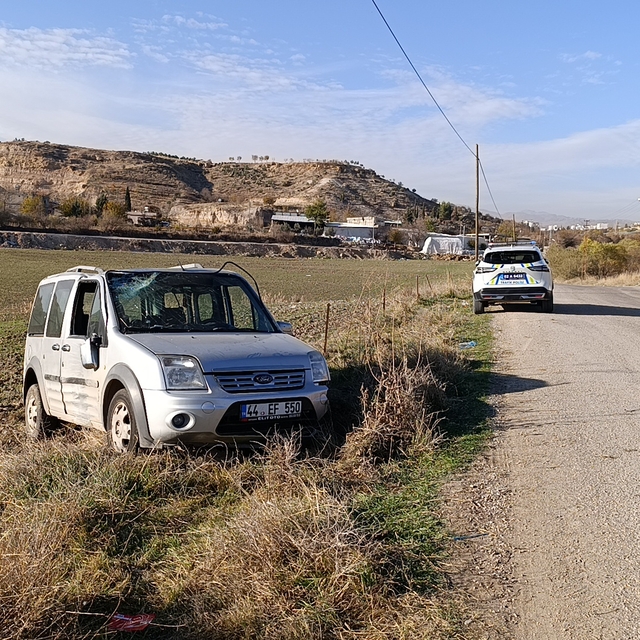 Adıyaman'da devrilen hafif ticari aracın sürücüsü yaralandı