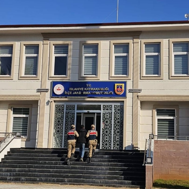 Gaziantep'te terör örgütü PKK/YPG'nin propagandasını yapan şüpheli yakaland...