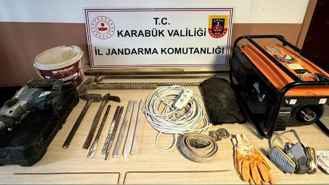 Karabük'te kaçak kazı yapan 5 zanlı yakalandı