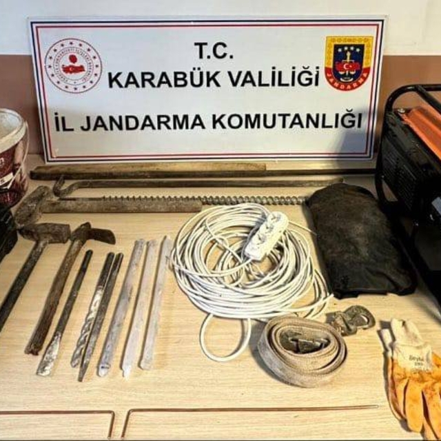 Karabük'te kaçak kazı yapan 5 zanlı yakalandı