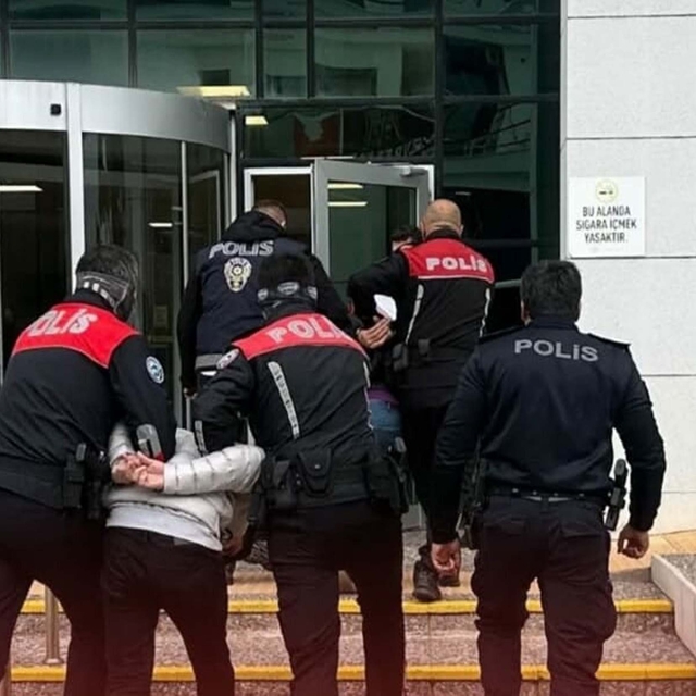 Sosyal medyada şehit polis memuruna hakaret iddiasına 2 gözaltı