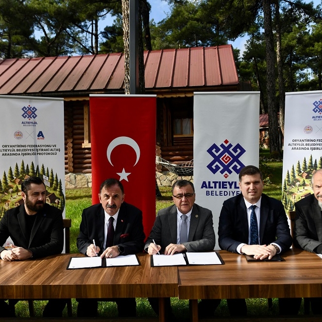 Balıkesir'de Konakpınar Gençlik Merkezi oryantiring sporcuları için kamp al...