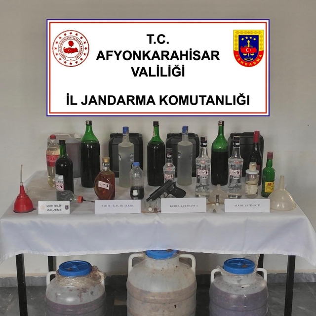 Afyonkarahisar'da bir evde 128 litre sahte içki ele geçirildi