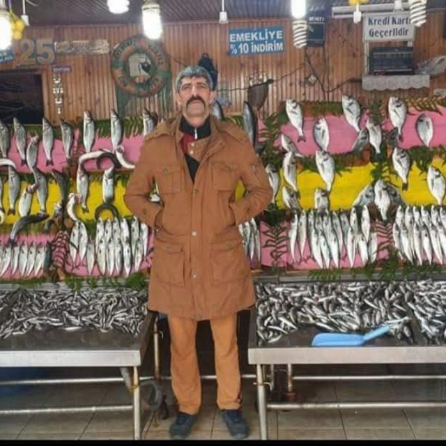 Evde çıkan ve sokağa taşan tartışmada iş arkadaşını bıçakla öldürdü