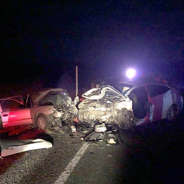 Eskişehir'de iki otomobil kafa kafaya çarpıştı; 4 ölü, 2 yaralı