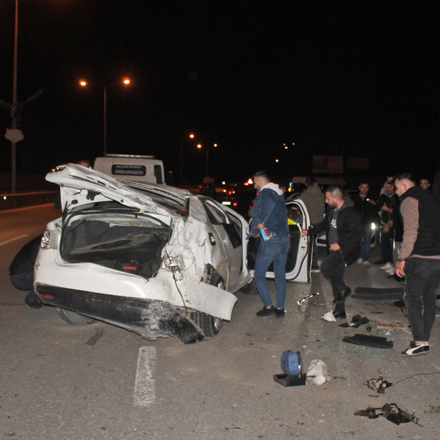 Samsun'da istinat duvarına çarpan otomobilin sürücüsü yaralandı