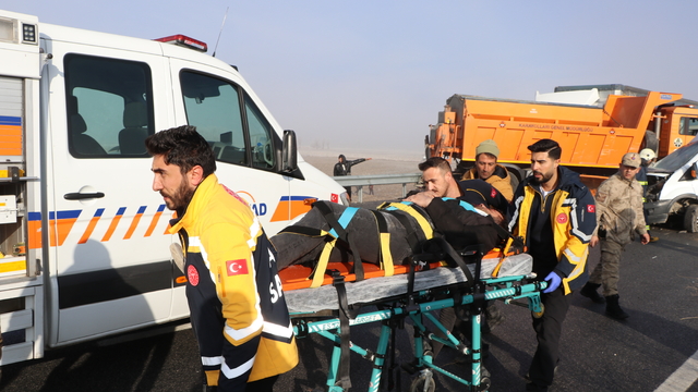Van'daki zincirleme kazalar; 9'u ağır, 30 kişinin tedavisi sürüyor