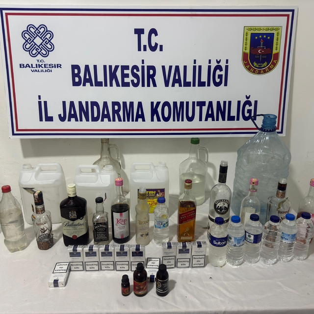 Balıkesir'de jandarma operasyonunda 30 litre sahte içki ele geçirildi