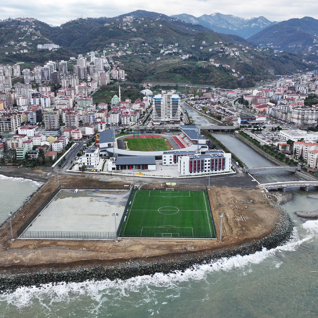 Futbol temalı okulda geleceğin sporcuları yetiştiriliyor