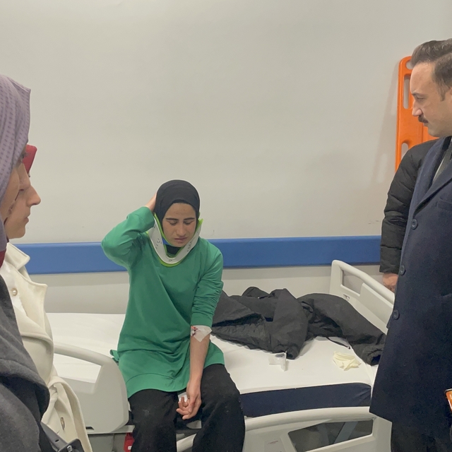 Muş'ta öğretmenleri taşıyan minibüsün devrilmesi sonucu 9 kişi yaralandı