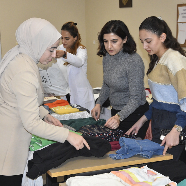Üniversite yurdunda kalan kız öğrencilerden 'Kardeşimin Dolabı' projesi