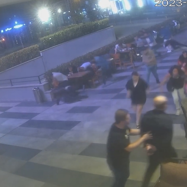 Oğlu 3 kişiyi yaraladı, olay yerindeki baba da ilk duruşmada tutuklandı