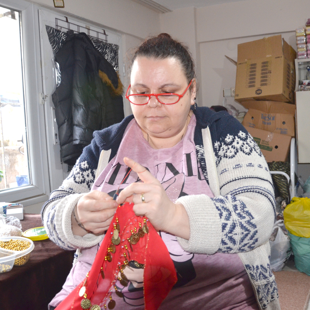 Kocaeli'de kadınlar el emeği ürünlerini satarak aile bütçesine katkı sağlıy...