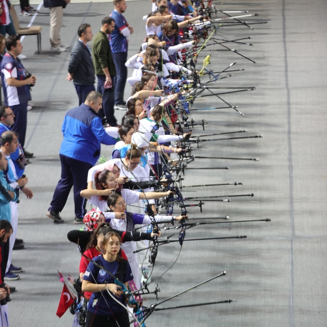 Okçuluk Salon Türkiye Şampiyonası Antalya'da başladı