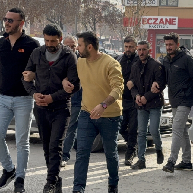 Konya'da haklarında kesinleşmiş hapis cezası bulunan 2 hükümlü yakalandı