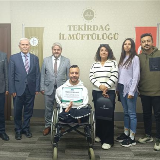 Bedensel engelli milli yüzücü Yurtkölesi'nden Tekirdağ Müftüsü Soykök'e ziy...
