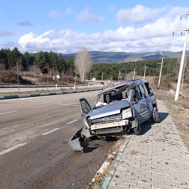 Bursa'da tırla çarpışan hafif ticari aracın sürücüsü öldü
