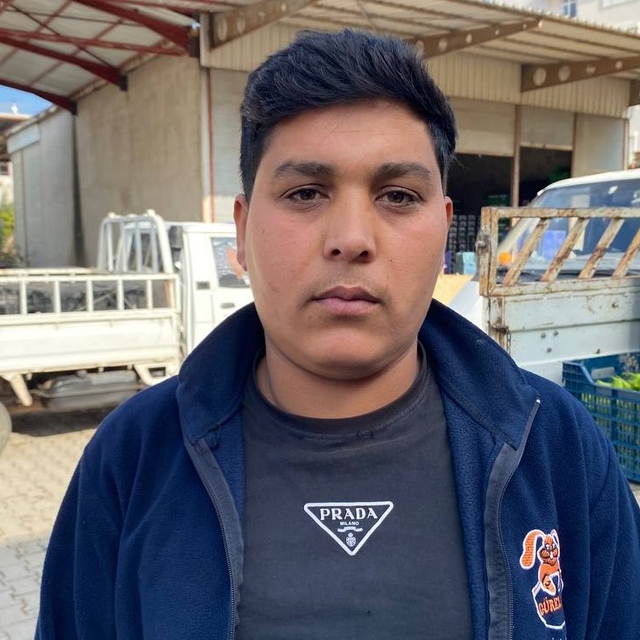 Antalya'da Suriyeli kişi tarafından sokakta bulunan çek sahibine ulaştırıld...