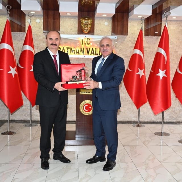 Diyarbakır Valisi Zorluoğlu'ndan Batman Valisi Canalp'a ziyaret