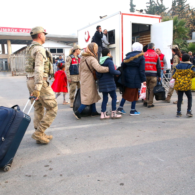 Hatay Valisi Masatlı'dan Suriyelilerin ülkesine döndüğü sınır kapılarında i...