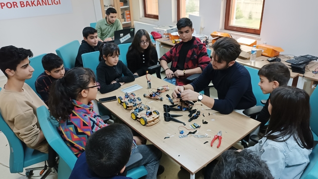 Bitlis'te yazılım ve robotik kodlama kursu ilgi görüyor