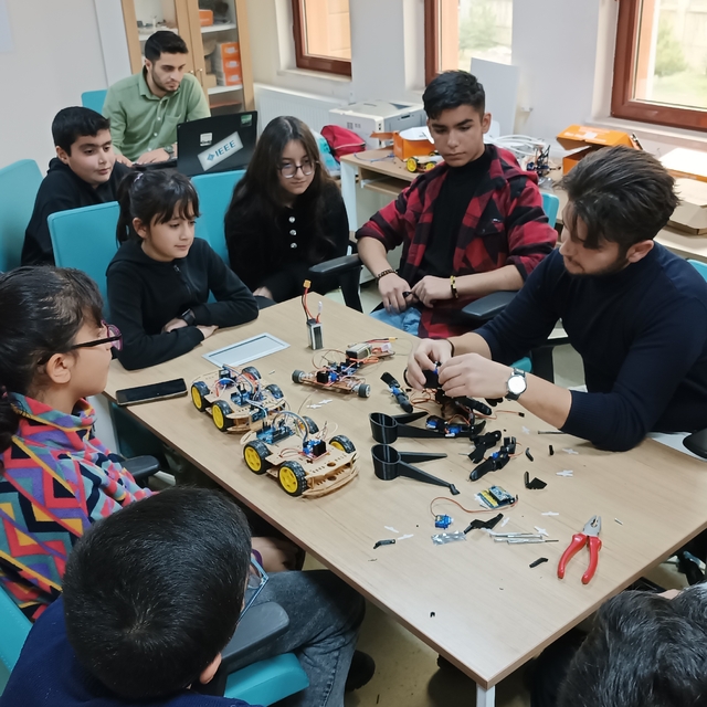 Bitlis'te yazılım ve robotik kodlama kursu ilgi görüyor