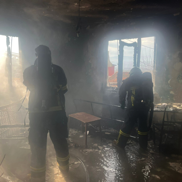 Tokat'ta yangın çıkan daire kullanılamaz hale geldi