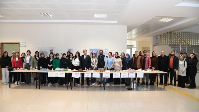 Kırşehir'de Gazze ve ihtiyaç sahibi çocuklar yararına kermes açıldı