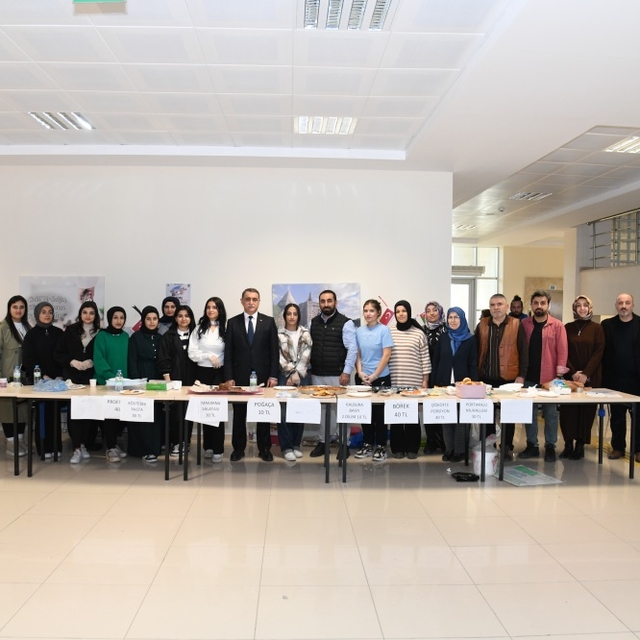 Kırşehir'de Gazze ve ihtiyaç sahibi çocuklar yararına kermes açıldı